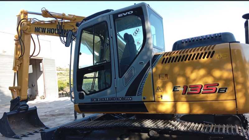 OmecoHub - NEW HOLLAND E135B